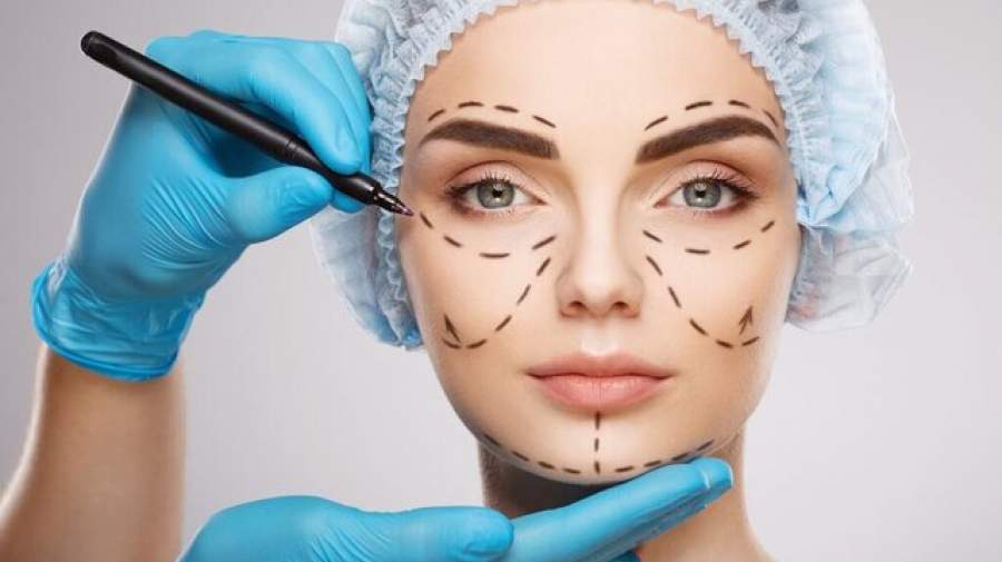 کمال گرایی و هویت تحول نیافته