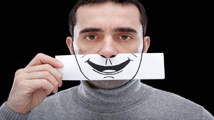 نشانه‌های ابتلا به «افسردگی خندان»