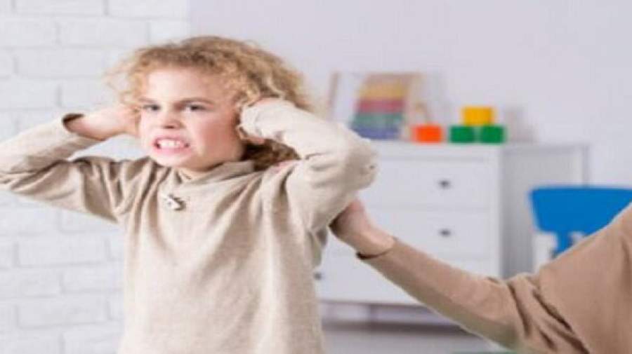 بی‌ادبی توسط کودکان؛ تقلید، جلب توجه یا زنگ خطر؟