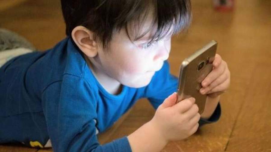 مصرف‌گرایی کودکانه خطر خاموش عصر دیجیتال