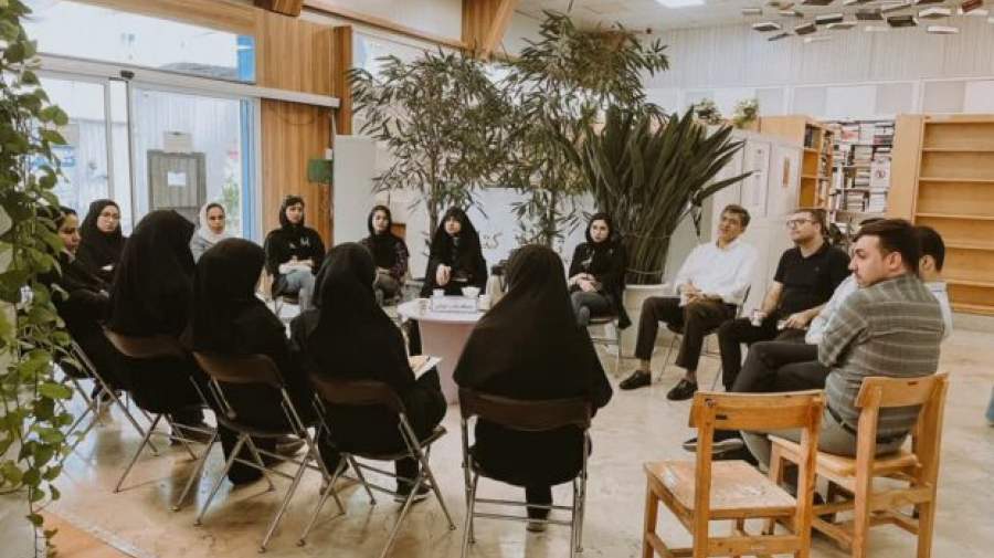 گفت‌وگو از خانه تا کتابخانه