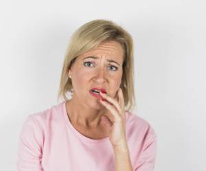 &nbsp;7 راه آسان برای از بین بردن چین و چروک سینه و گردن زنان