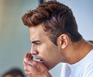 چگونه به شخصی بگوییم که دهان و یا بدنشان بوی بد میدهد؟