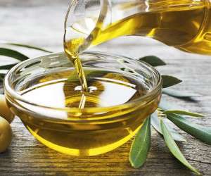 با&nbsp;روغن زیتون&nbsp;میتوان عمر طولانی تری داشت