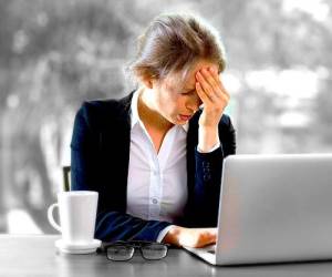 چرا سرم درد میکنه؟