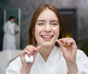 همه چیز درباره نخ دندان و مزایای استفاده از آن