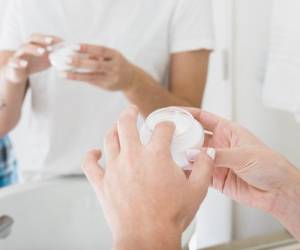 &nbsp;آیا کرم ضد آفتاب منقضی شده است؟ چگونه می توان گفت که SPF بی اثر است؟