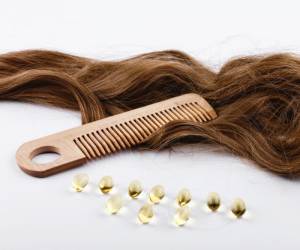 &nbsp;تمام راه و روش های طبیعی و گیاهی برای داشتن موهای پرپشت و براق&nbsp;