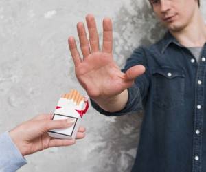 با برگ این گیاه شگفت انگیز برای همیشه با سیگار خداحافظی کنید