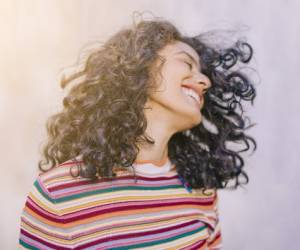 چگونه بهترین ضد آفتاب مو را انتخاب کنیم؟