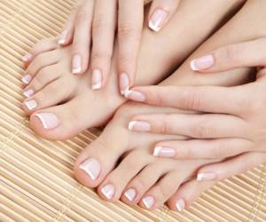 چگونه می توان دست و پاهای تیره را روشن کرد؟ روش های&nbsp;سفید کردن دست و پا