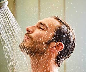 پنج فایده ی اعجاب انگیز دوش آب سرد برای پوست شما