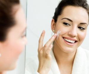 هر آنچه لازم است در مورد اسکراب پوست صورت بدانید