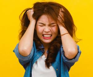 حمله پانیک یا اختلال هراس عصبی چیست، چه علائمی دارد و چطور درمان می شود؟