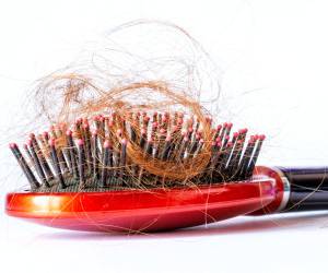 راه و روش صحیح تمیز کردن برس مو
