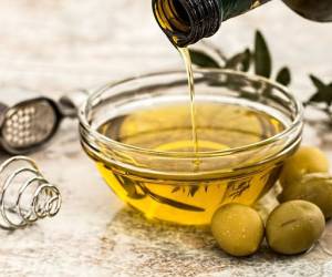 ماسک روغن زیتون&nbsp;برای زیبایی و جوانسازی پوست صورت&nbsp;