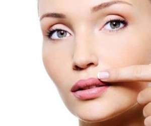 علل و روش های طبیعی درمان سیاهی پشت لب زنان 