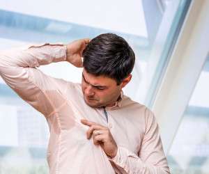با 5 راه حل ساده ی طبیعی از عرق کردن زیربغل جلوگیری کنیم