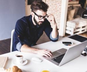 بعد از استفاده از کامپیوتر برای تقویت چشم خود این اقدامات را انجام دهید