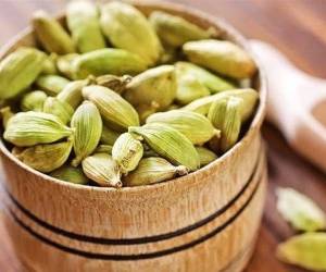 خواص و فواید هل سبز برای سلامت ، زیبایی و درمان بیماری ها