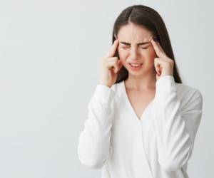 هنگاهی که سردرد می گیرید چه بخشی از مغز آسیب می بیند؟