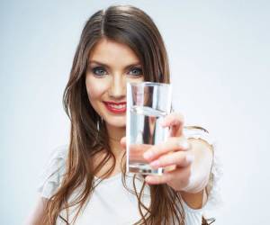 خواص آب گرم و فواید درمانی قابل توجه نوشیدن آب گرم