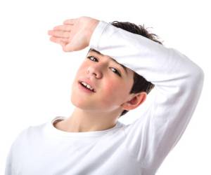 چه چیزی موجب عرق شبانه و تعریق در خواب در نوجوانان می شود؟
