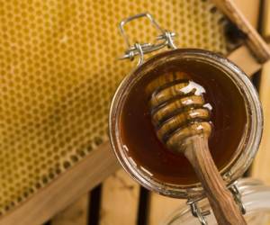عوارض و خطرات زیاده روی در مصرف عسل