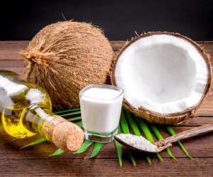 10 راه برای استفاده از روغن نارگیل تا به طور طبیعی جوانتر به نظر برسید