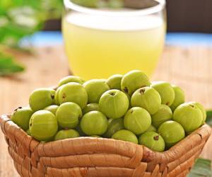 فواید طبیعی و خواص اثبات شده سلامت آملا یا انگور فرنگی