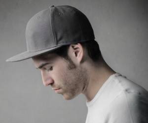 نکات مهم درباره استفاده از کلاه بعد از کاشت مو