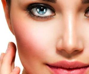 چطور خط خنده و خطوط اطراف لب را طبیعی رفع کنیم