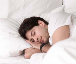 فرم خوابیدن صحیح و آنچه باید بدانید و رعایت کنید