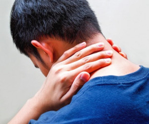 &nbsp;عادات موثر برای پیشگیری از درد شانه و گردن هنگام کار پشت میز