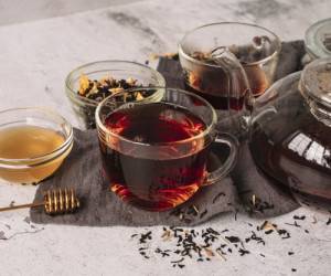 علائم یا بهتر بگوییم عوارض زیاد خوردن چای سیاه 