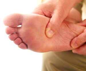 علل مشکل ضعف گردش خون در پاها و راه حل موثر آن
