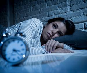 چگونه در یک دقیقه یا کمتر از آن بخوابیم