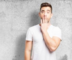 آروغ زدن چیست و چه چیزی باعث آروغ می شود؟