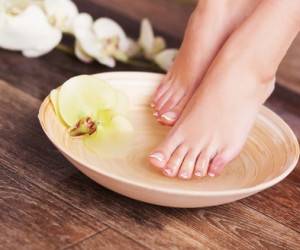 فواید و مزایای قرار دادن پاها در آب گرم