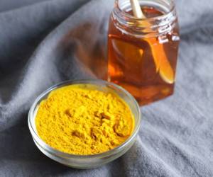 طرز تهیه آنتی بیوتیک خانگی با زردچوبه و عسل