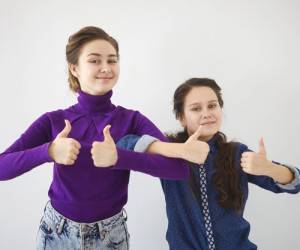 چگونه باید نوجوانان را از دوران بلوغ آگاه سازیم؟