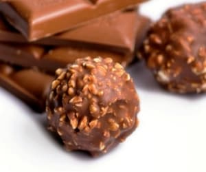 فواید خوردن شکلات و تاثیرات آن روی مغز