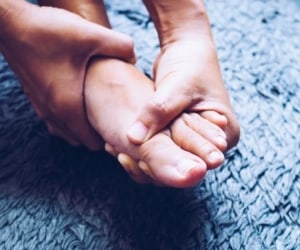 چرا عضلات پا در خواب می گیرد