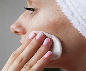 نکات و روش های صحیح آرایش پوست جوش دار