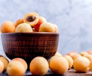 اثرات جانبی خوردن مغز هسته زردآلو