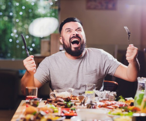 چطوری بدونیم دچار گرسنگی کاذب هستیم یا گرسنگی واقعی