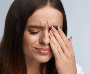 هر آنچه باید در مورد خراشیدگی قرنیه بدانید
