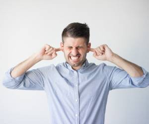 اگر چیزی وارد گوش شد چه کنیم؟
