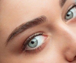 بلفاروپلاستی پلک چیست و این جراحی زیبایی پلک چگونه انجام میشود؟