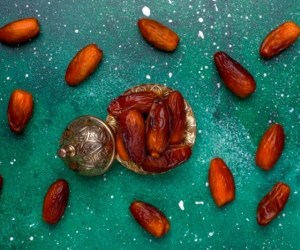 مضرات خوردن چای با توت و خرما